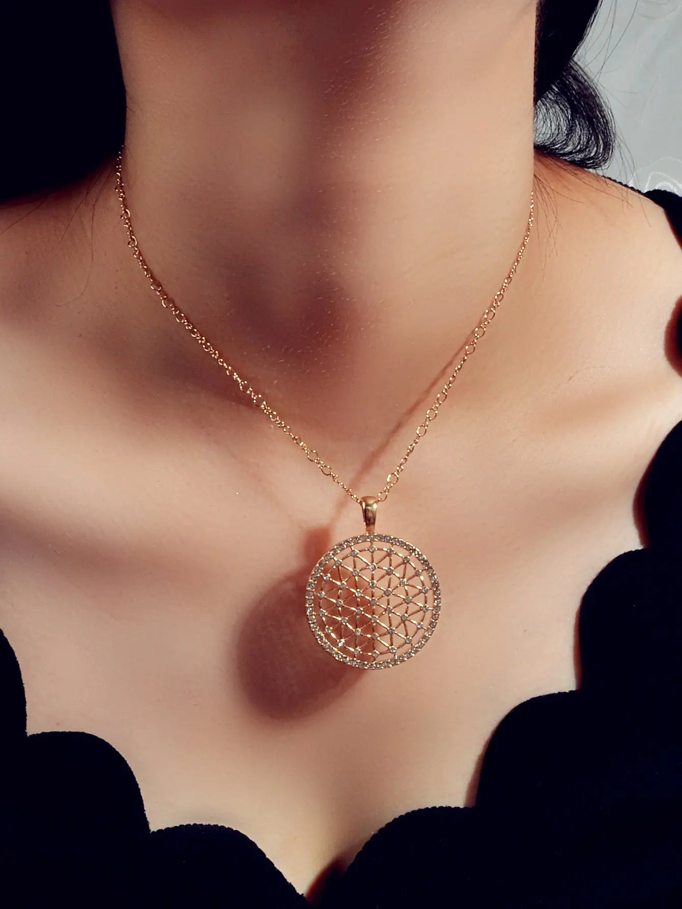Good Quality Jewellery Gold Chain Rhinestone Decor Hollow Round Pendant Necklace Feelontop Jewellery